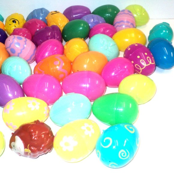 53 Empty Easter Eggs Plastic Used, But Very Clean 2 1/4"-2 1/2" Fillable - Picture 3 of 4